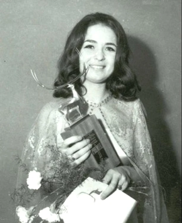 Imagini nemaivazute cu Angela Similea din tinerete 1