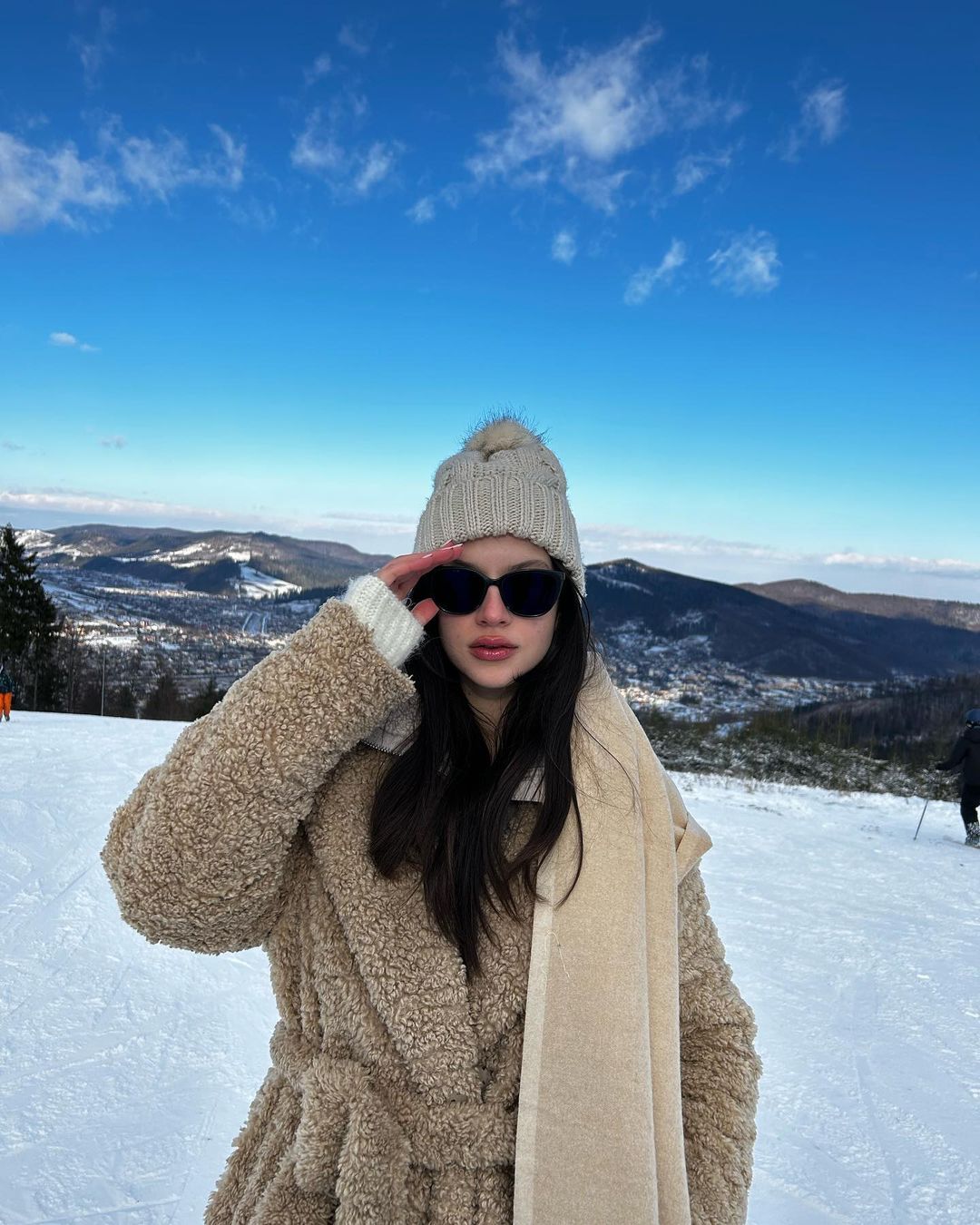 Internautii nu si-au putut lua privirea de la decolteul ei 1