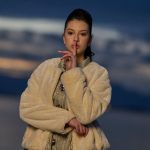 Internautii nu si-au putut lua privirea de la decolteul ei