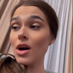 Ipostază emoționantă cu Theo Rose, s-a filmat când îi cântă copilului ei. Cum a reacționat Sasha