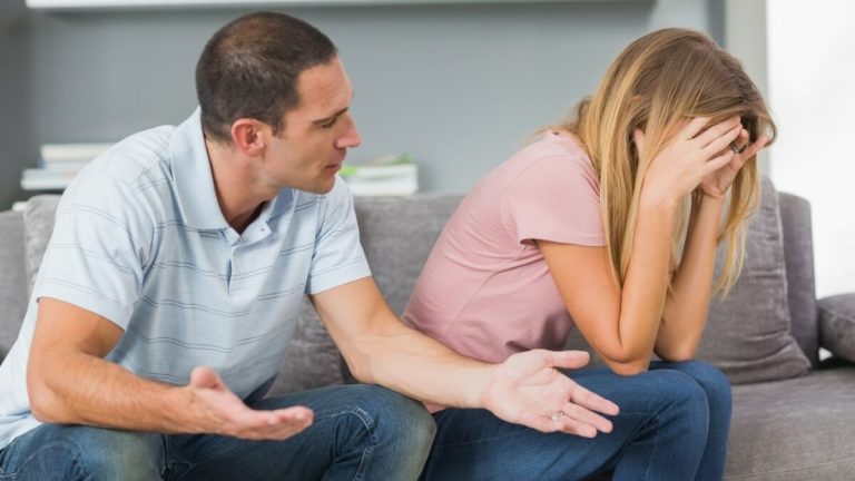 Iubitul meu se supără din orice. Uneori am impresia că am un copil lângă mine, nu un adult