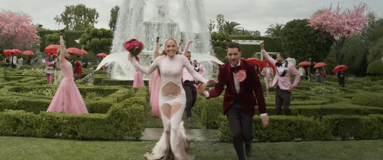 Jennifer Lopez a lansat un videoclip controversat 4