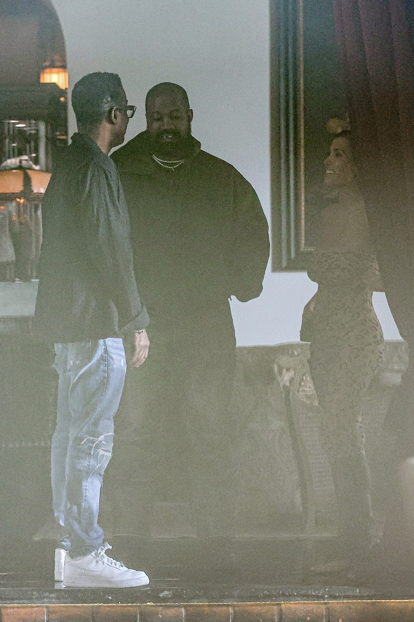 Kanye West a platit 850.000 de dolari ca sa-si inlocuiasca dintii cu unii de titan 2