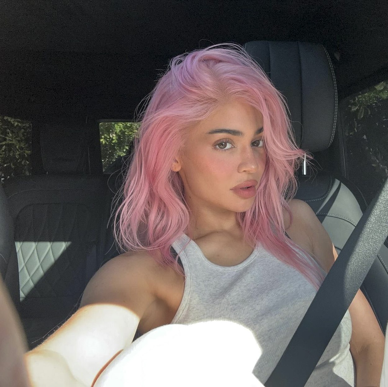 Kylie Jenner a renunțat la părul brunet. Noul look o schimbă total, cum arată sora lui Kim Kardashian