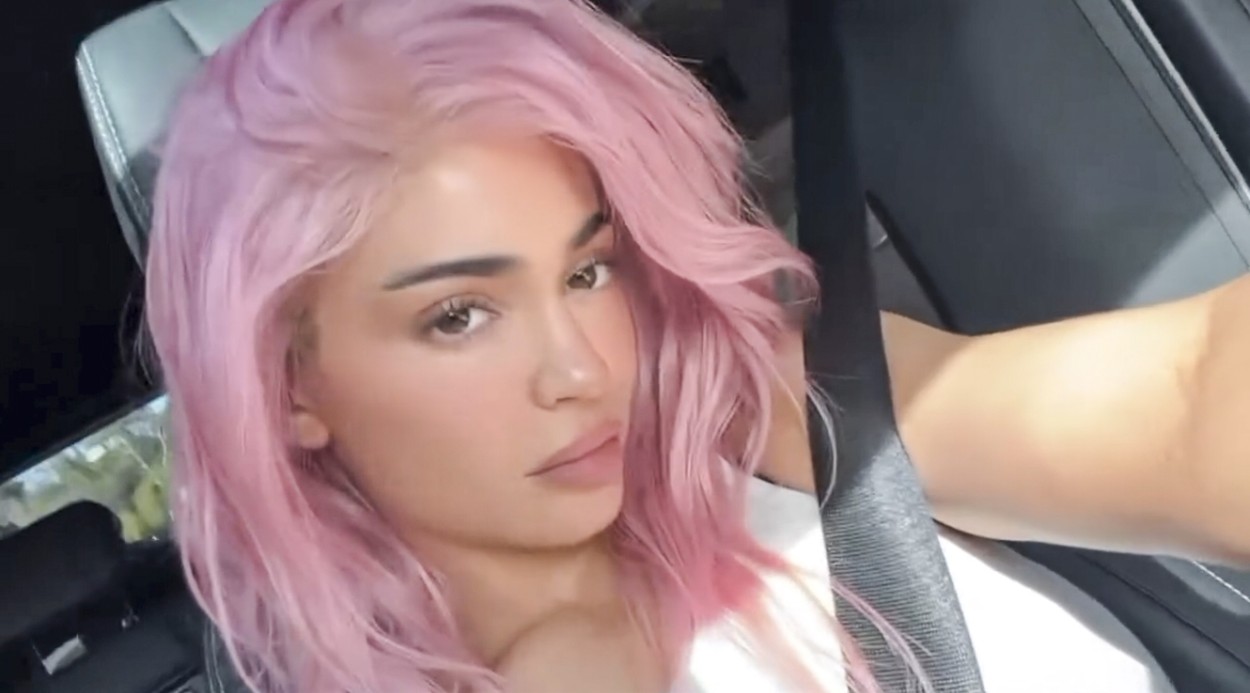 Kylie Jenner a renunțat la părul brunet. Noul look o schimbă total, cum arată sora lui Kim Kardashian