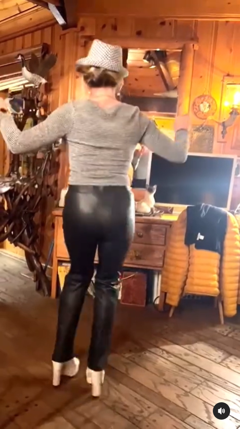 Nadia Comăneci, așa cum rar ai ocazia să o vezi. Și-a pus tocuri și a început să danseze senzual, imagini virale