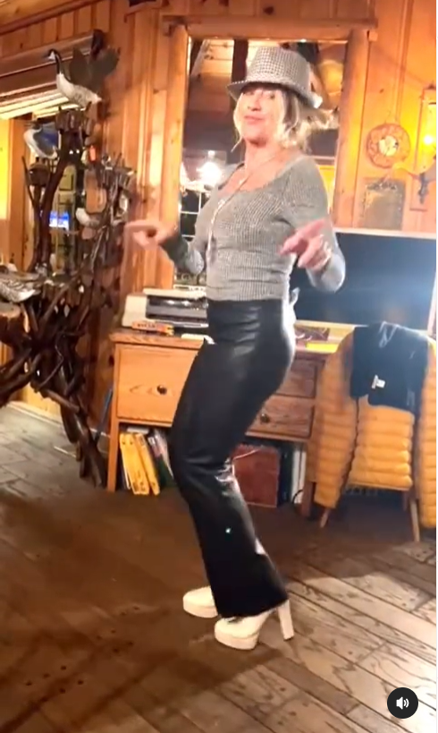 Nadia Comăneci, așa cum rar ai ocazia să o vezi. Și-a pus tocuri și a început să danseze senzual, imagini virale