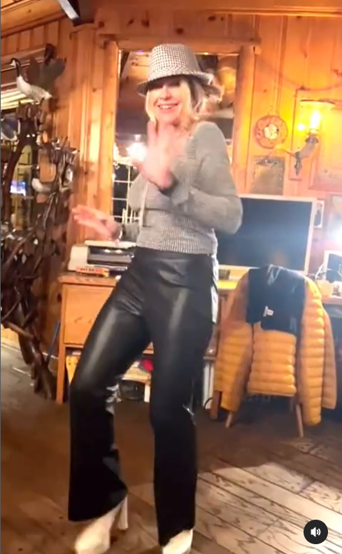 Nadia Comăneci, așa cum rar ai ocazia să o vezi. Și-a pus tocuri și a început să danseze senzual, imagini virale