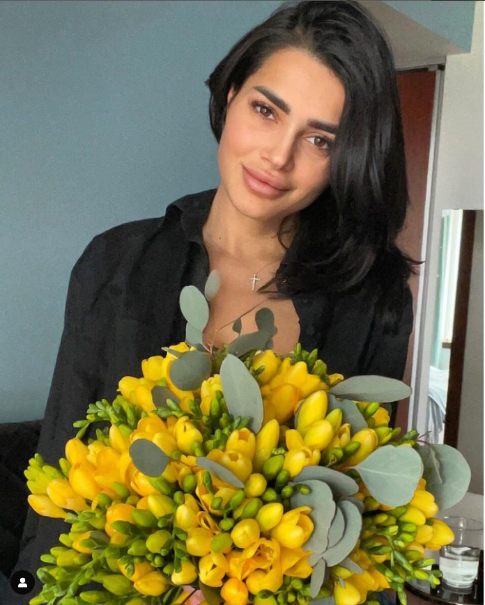 O mai țineți minte pe Diana de la Insula iubirii S-a transformat complet, din ce face bani acum