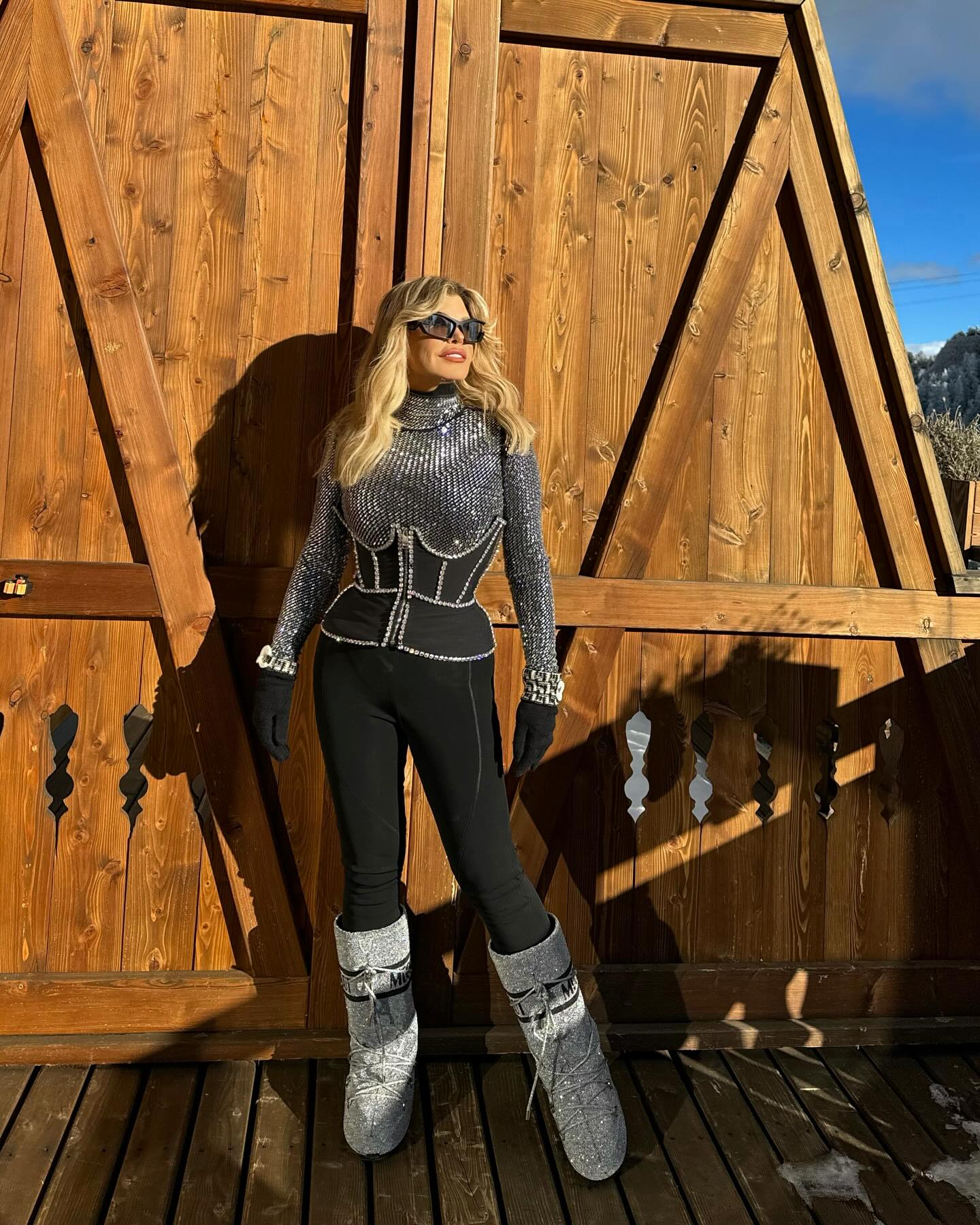 Tinuta purtata de Loredana Groza la munte i-a lasat masca pe toti 5