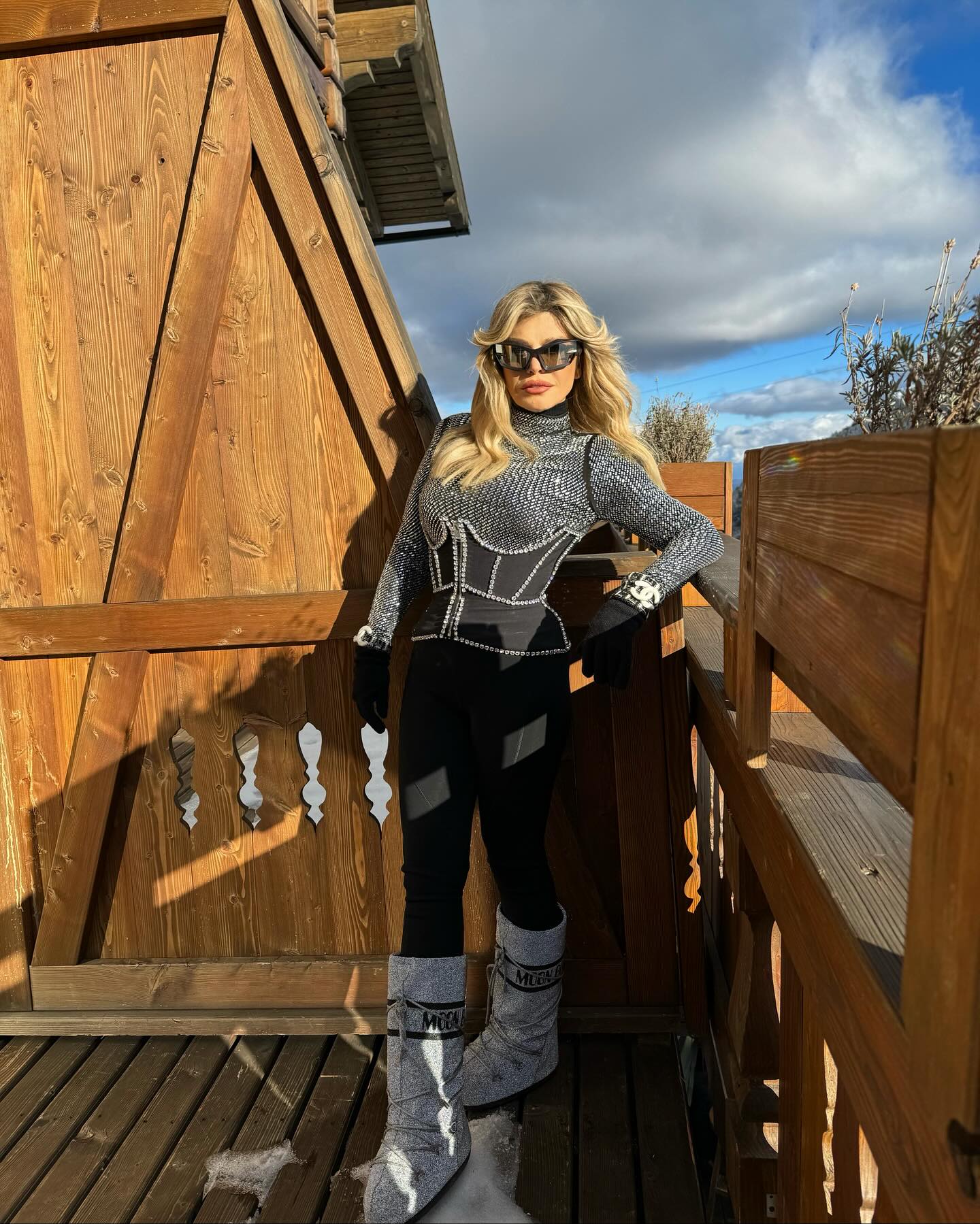 Tinuta purtata de Loredana Groza la munte i-a lasat masca pe toti 7