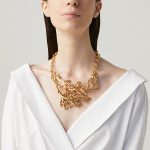 Top 5 accesorii pe care toate femeie trebuie să le aibă în garderobă. Transformă orice ținută într-o clipă