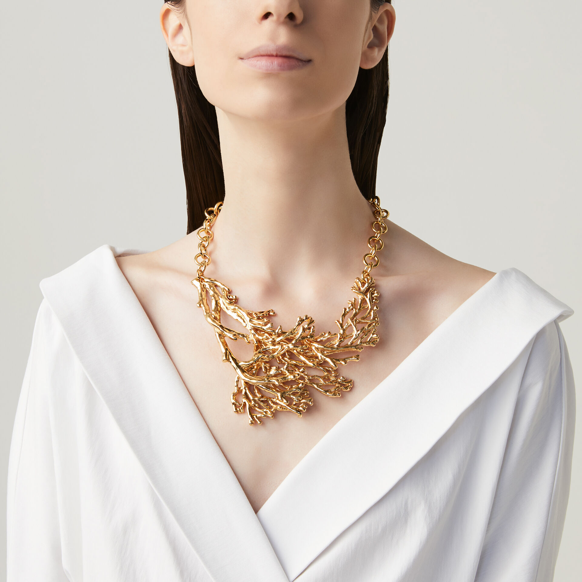 Top 5 accesorii pe care toate femeie trebuie să le aibă în garderobă. Transformă orice ținută într-o clipă