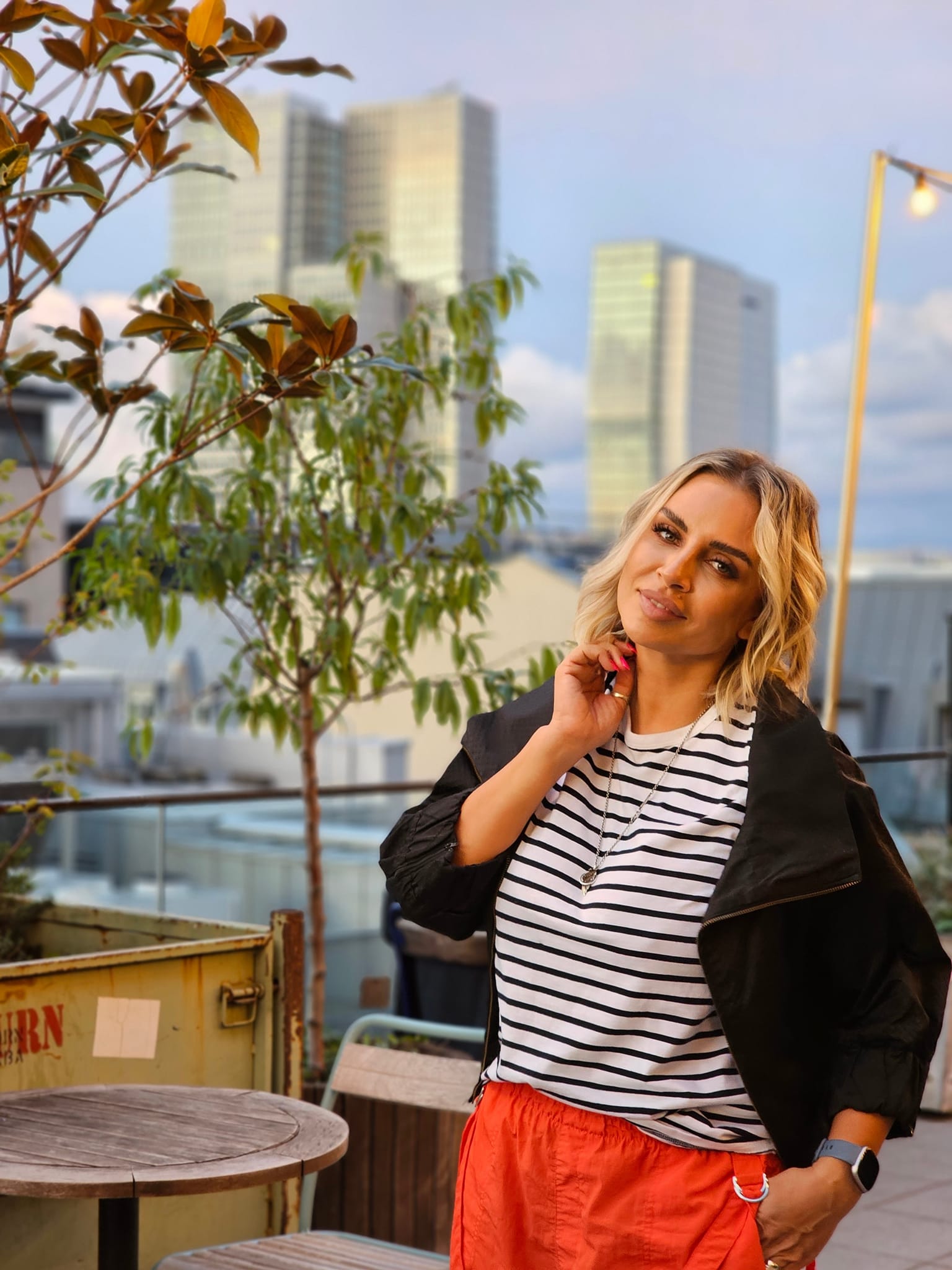 Adina Halas a învățat să călătorească inteligent.