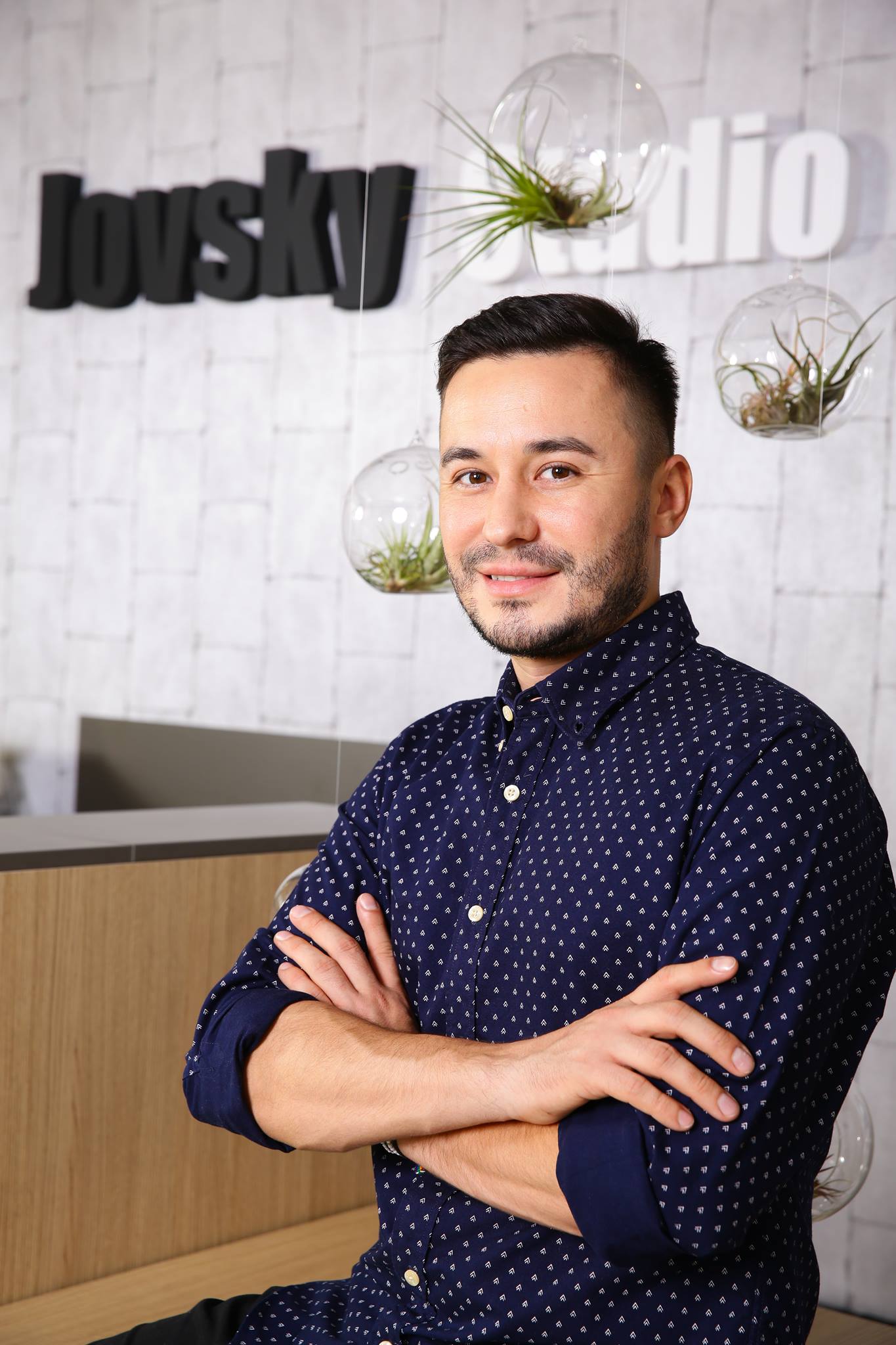 Hair stylist-ul Adrian Perjovschi spune care sunt trendurile pentru 2024 în materie de nuntă