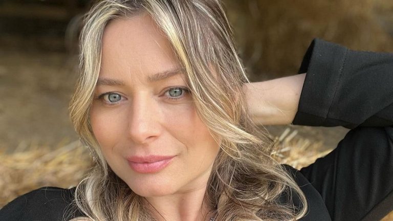 Imaginea cu Laura Cosoi pe care toți au uitat-o. Cum arăta la 20 de ani, când a apărut la ”Fata de la Pagina 5”. De nerecunoscut