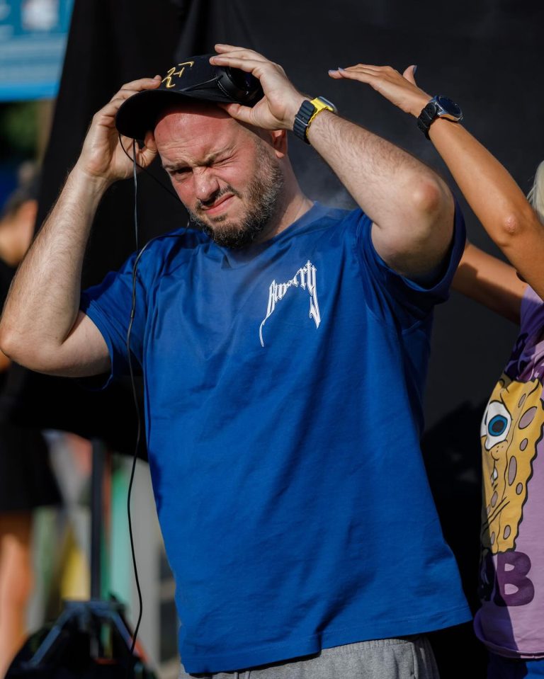 Pariul pe care l-a pus Matei Dima pe filmul ”Teambuilding 2”. ”Prima fată care îmi vine în drum, o iau de soție” VIDEO EXCLUSIV