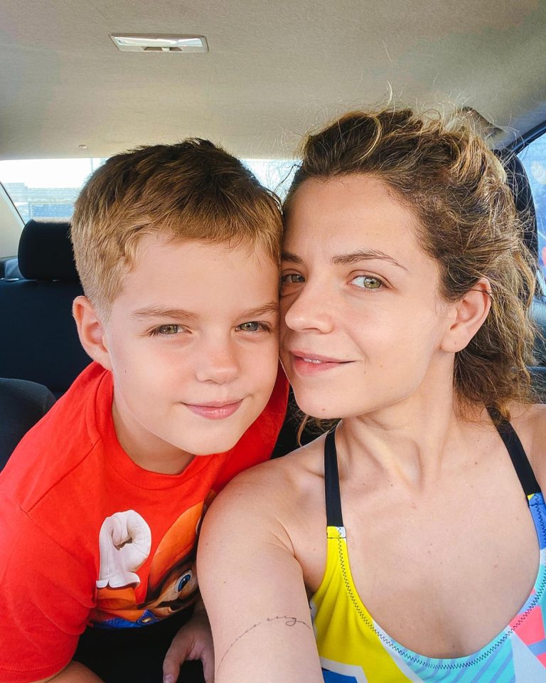 Victoria Răileanu a făcut tot posibilul ca fiul ei să nu vadă nici măcar o secvență cu ea din filmul „Taximetriști”. „Cred că m-ar certa mult” VIDEO EXCLUSIV