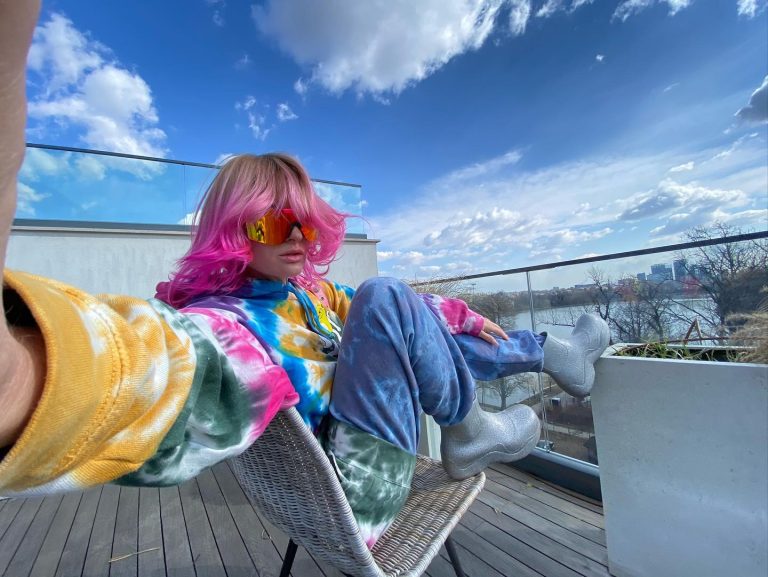 Imagini superbe și rare din locuința Deliei. Detaliul care i-a lăsat mască pe toți, așa ceva vezi doar la vedetele de la Hollywood