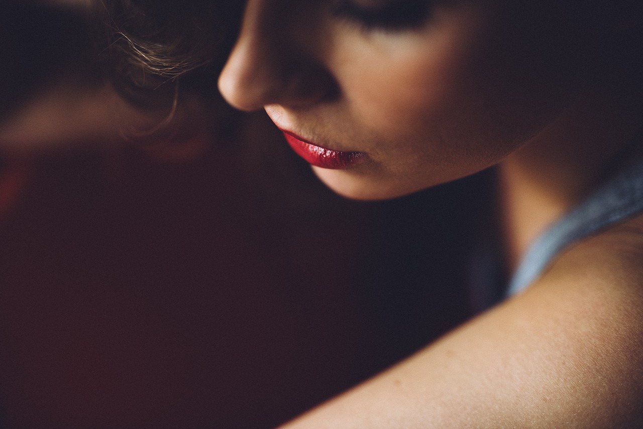 5 nuante de ruj pentru brunete 1