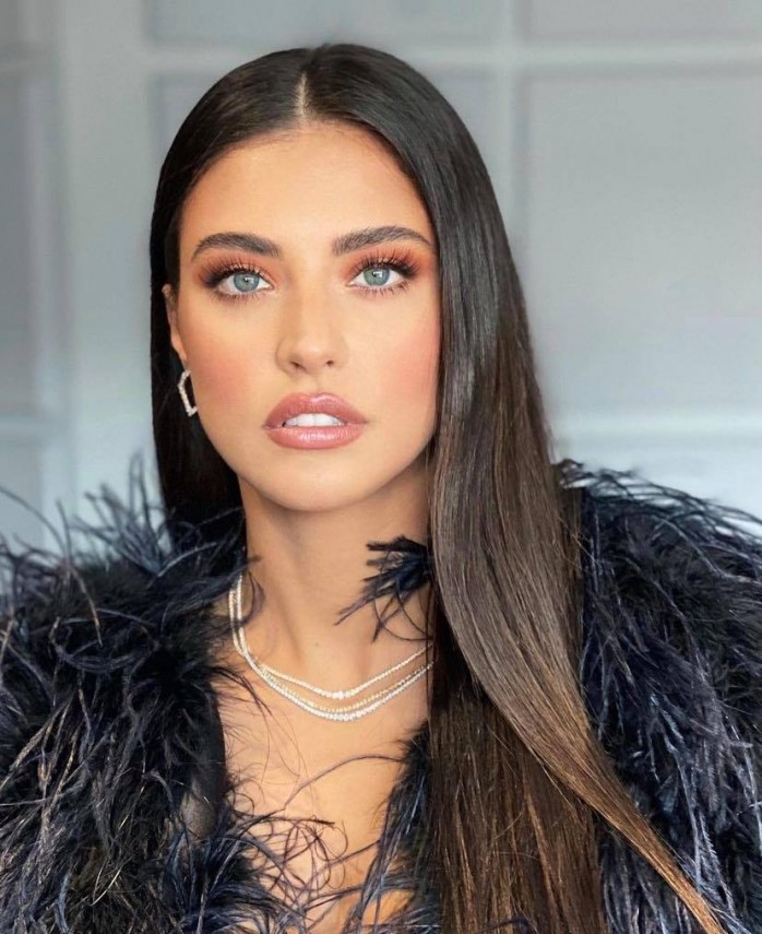 Ce tatuaj inedit are Antonia ascuns în decolteu