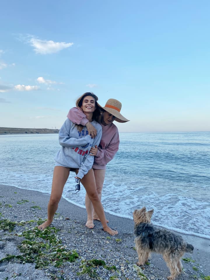 Apare la TV cu zambetul pe buze, insa putini stiu drama Sanzianei Negru 2