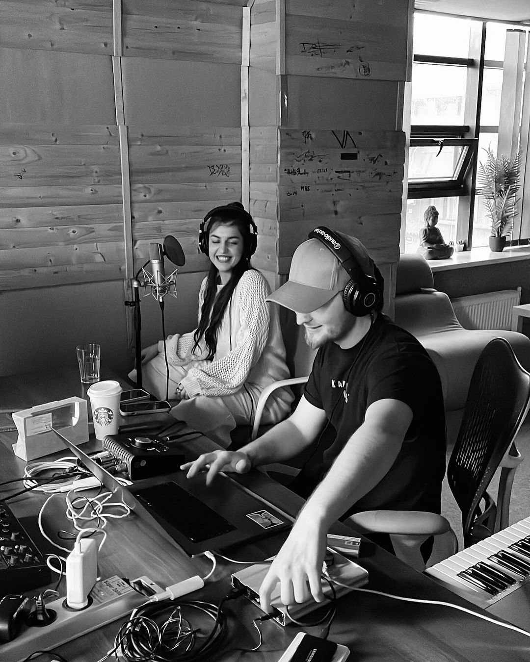 Artista din Romania este gravida in 3 luni 4