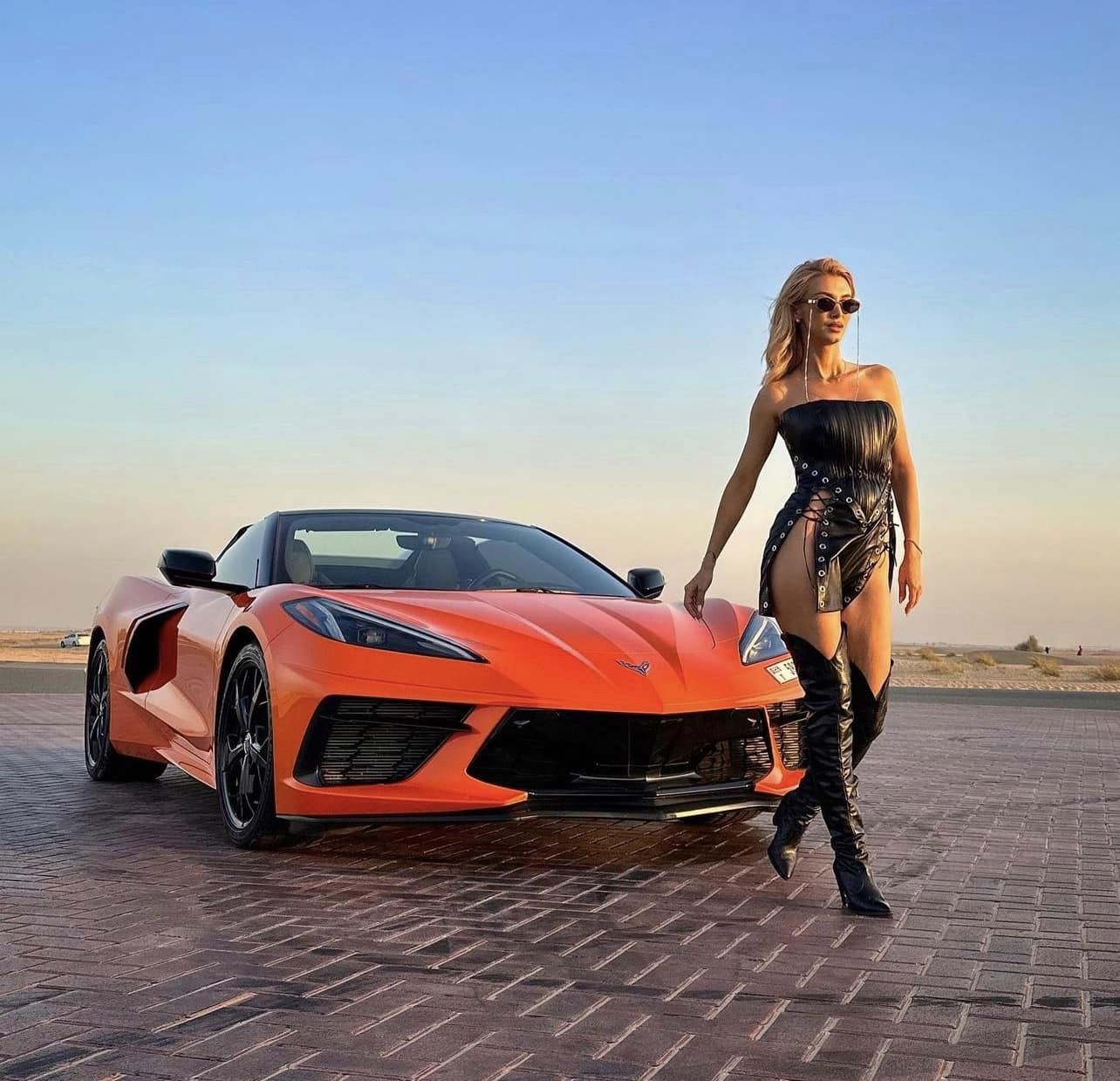 Cate perechi de pantofi are Andreea Balan 8