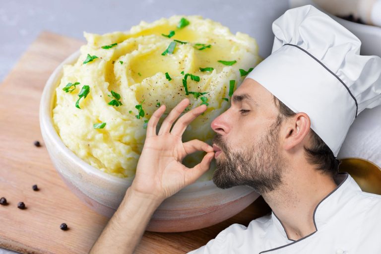 Ce să pui în piure în loc de lapte. 6 alternative care te vor surprinde, gustul e nemaipomenit