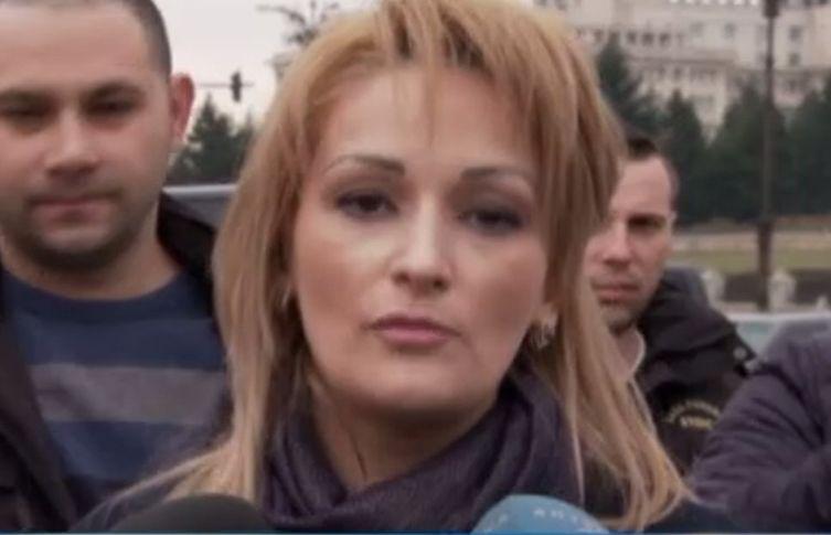 Cine este Gabriela Lucutar si cum a ajuns sa fie numita Regina Intunericului 10