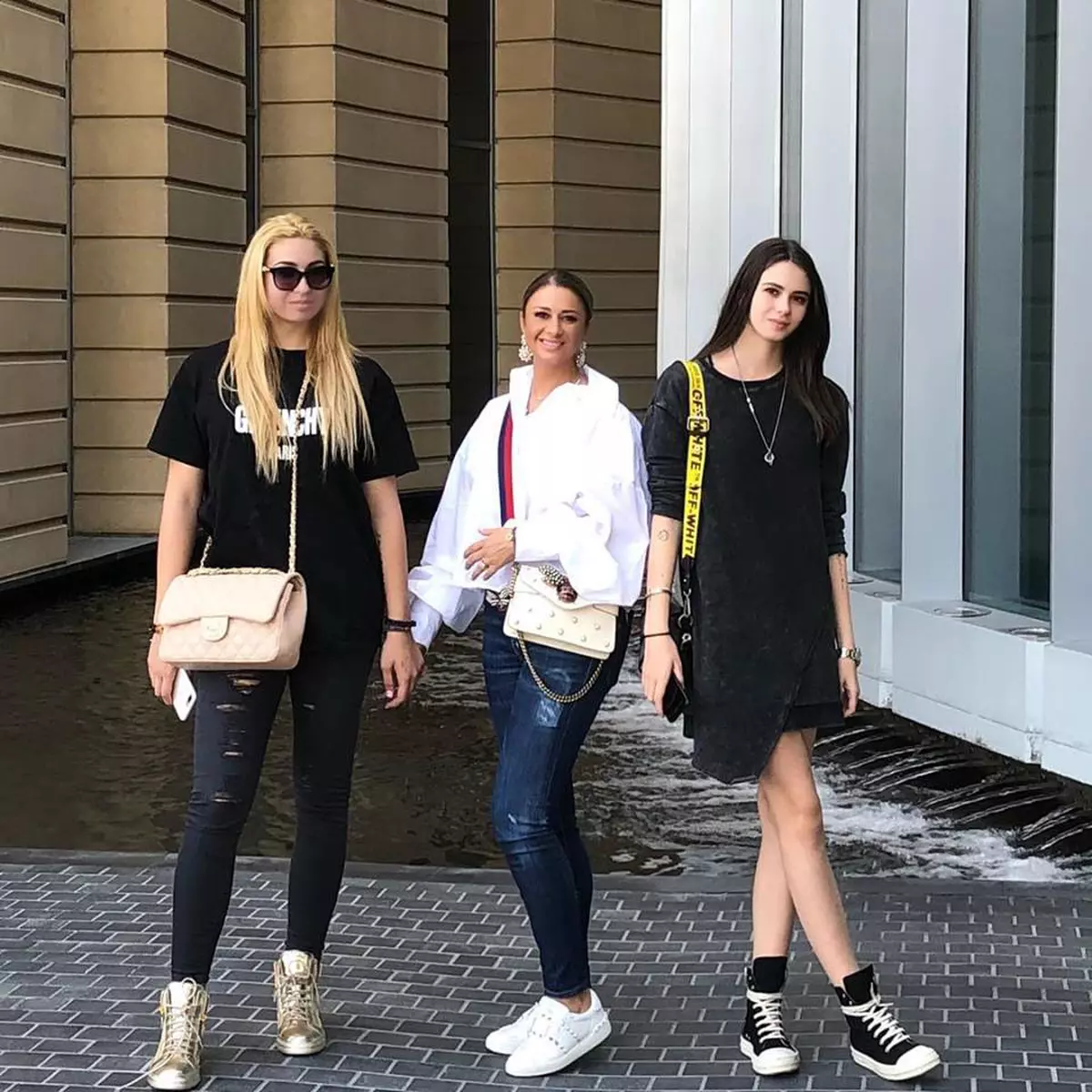 Cu ce se ocupa de fapt fetele Anamariei Prodan 5