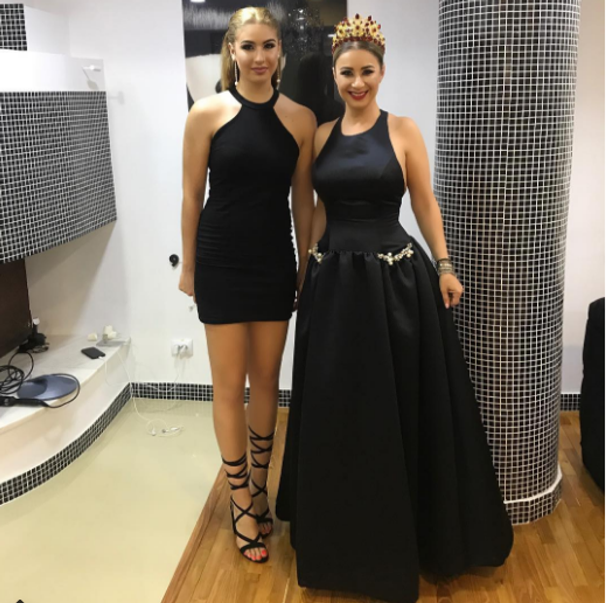 Cu ce se ocupa de fapt fetele Anamariei Prodan 7