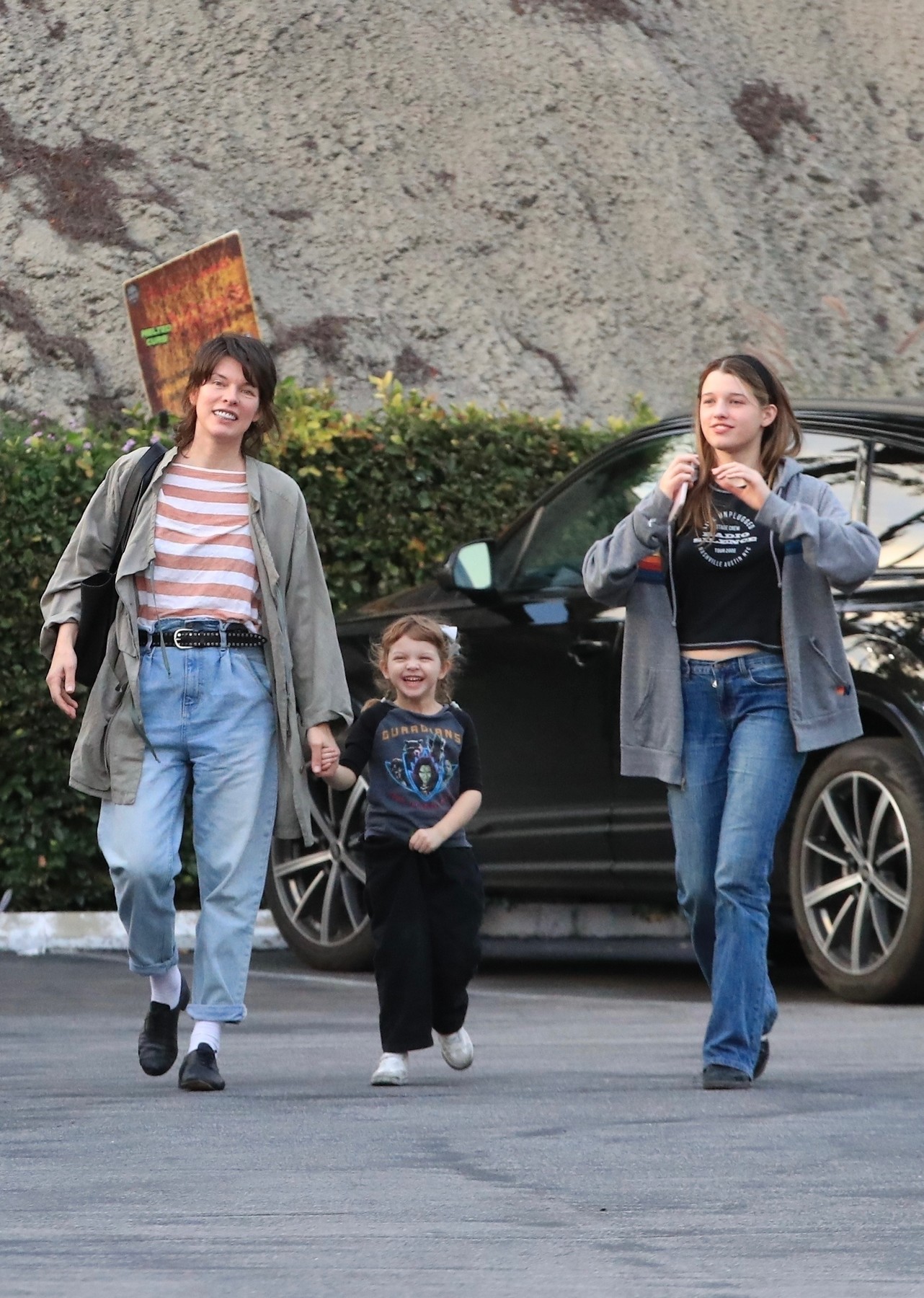 Cum a ajuns sa arate Milla Jovovich la 57 de ani 3