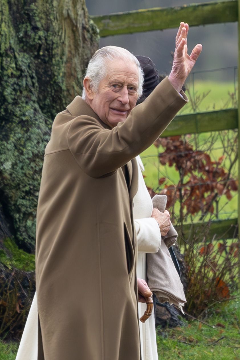 Cum a apărut regele Charles, alături de soția sa, la slujba de duminică, după aflarea bolii. Toți au remarcat acest detaliu