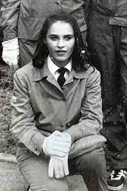 Cum arata Gabriela Firea in tinerete 11