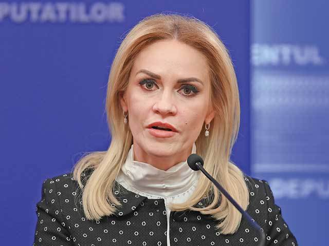 Cum arata Gabriela Firea in tinerete 21