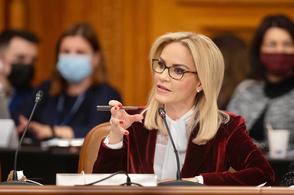 Cum arata Gabriela Firea in tinerete 26