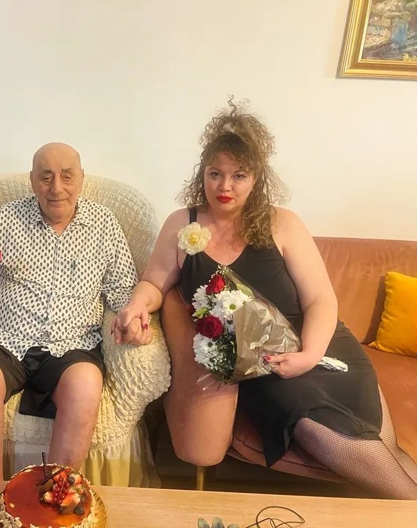 Cum arăta Viorel Lis în tinerețe. Avea părul negru și mustața deasă. Imagini de colecție cu fostul primar