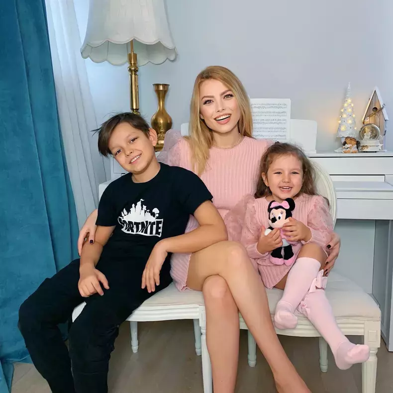 Cum arata apartamentul in care locuieste Elena Gheorghe 13