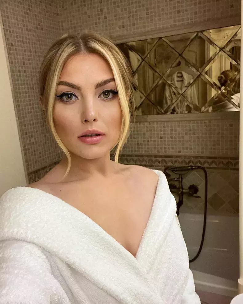 Cum arata apartamentul in care locuieste Elena Gheorghe 4