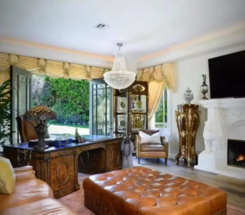 Cum arata casa in care locuiesc Monica Gabor si Mr. Pink in Los Angeles 2