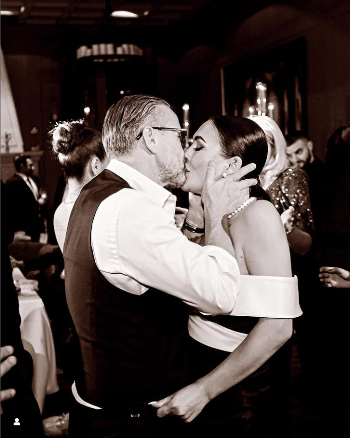 Cum arăta iubita lui Laurențiu Reghecampf, înainte de operațiile estetice. Imagini nemaivăzute cu Corina Caciuc de pe vremea când era blondă