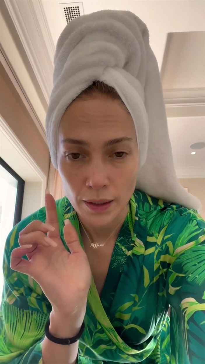 Cum sa te machiezi ca Jennifer Lopez