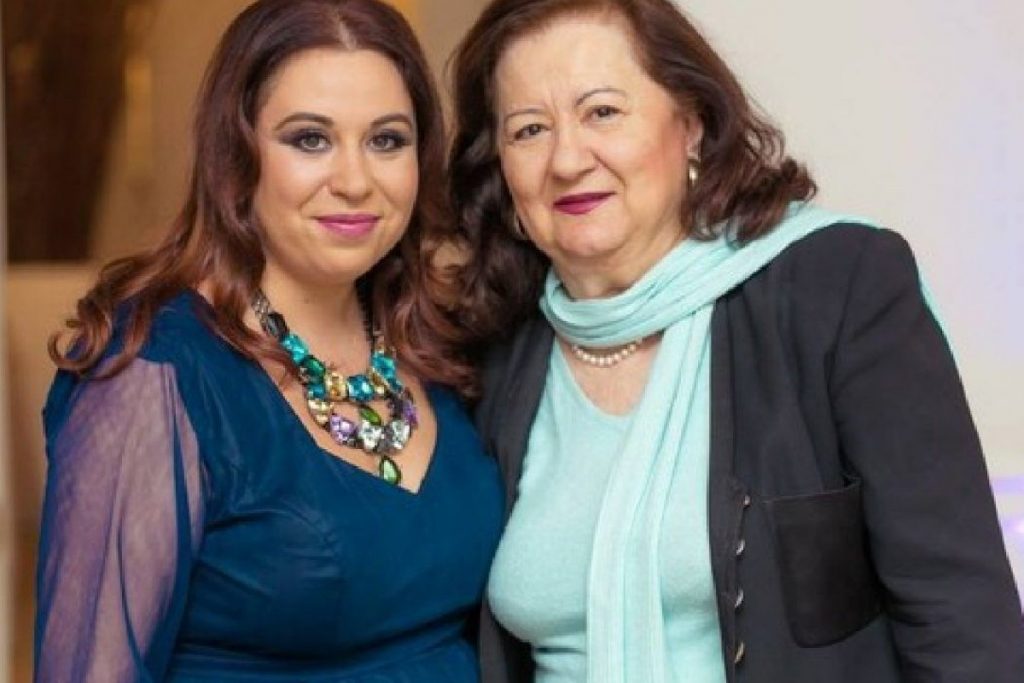 De ce Oana Roman nu i-a putut fi alaturi mamei sale in ultimele clipe. Unde se afla vedeta, de fapt