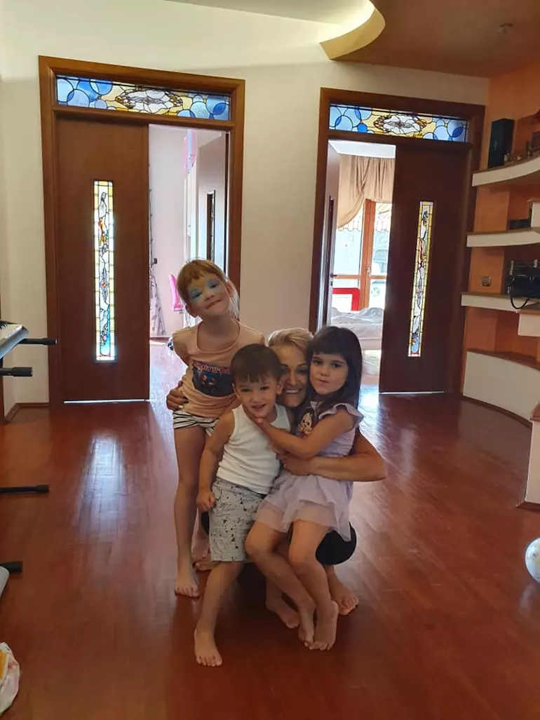 Femeia celebra care se ocupa de inmormantarea Mioarei Roman 2