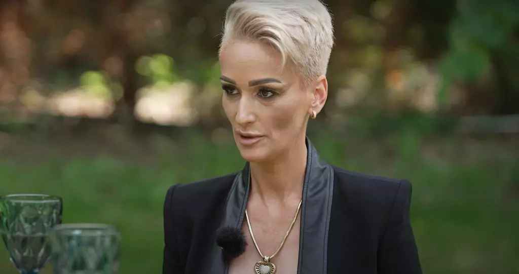 Femeia celebra care se ocupa de inmormantarea Mioarei Roman 4