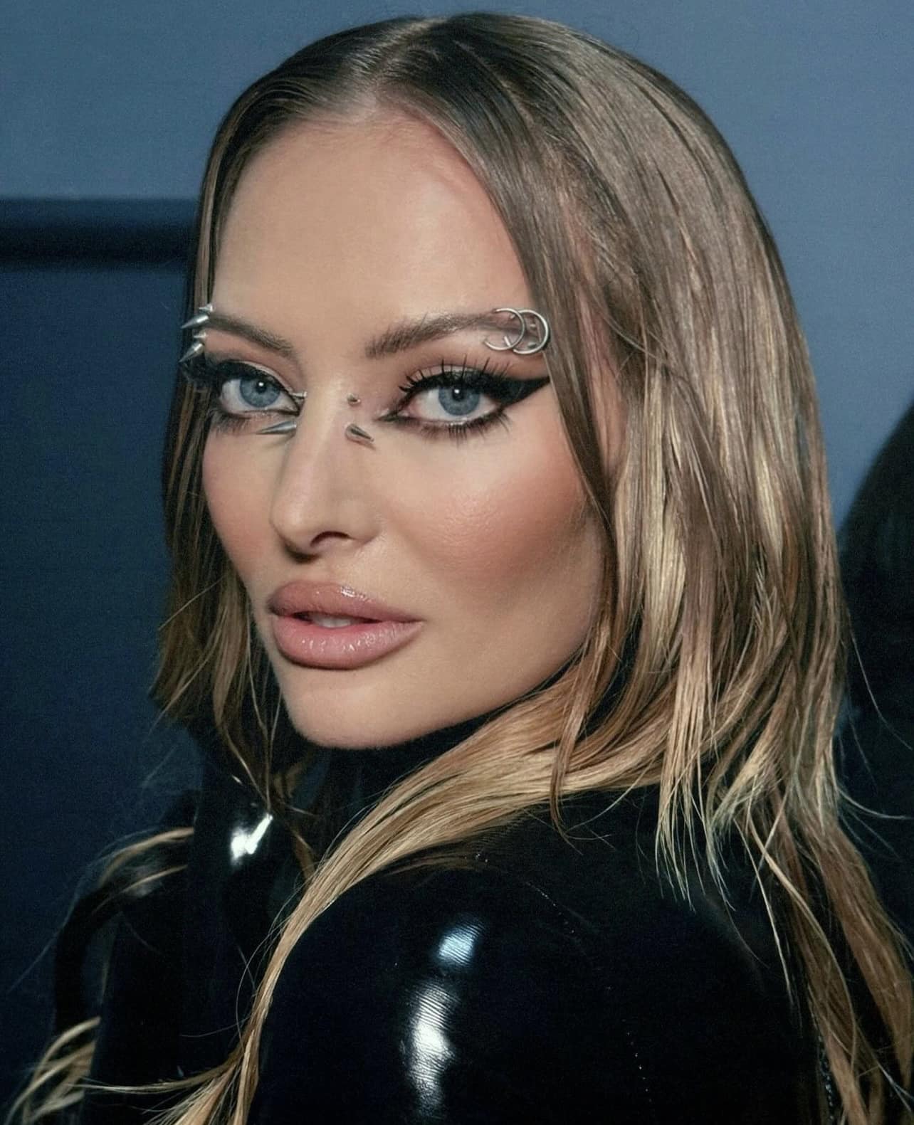 Imagini de colectie cu Delia 14