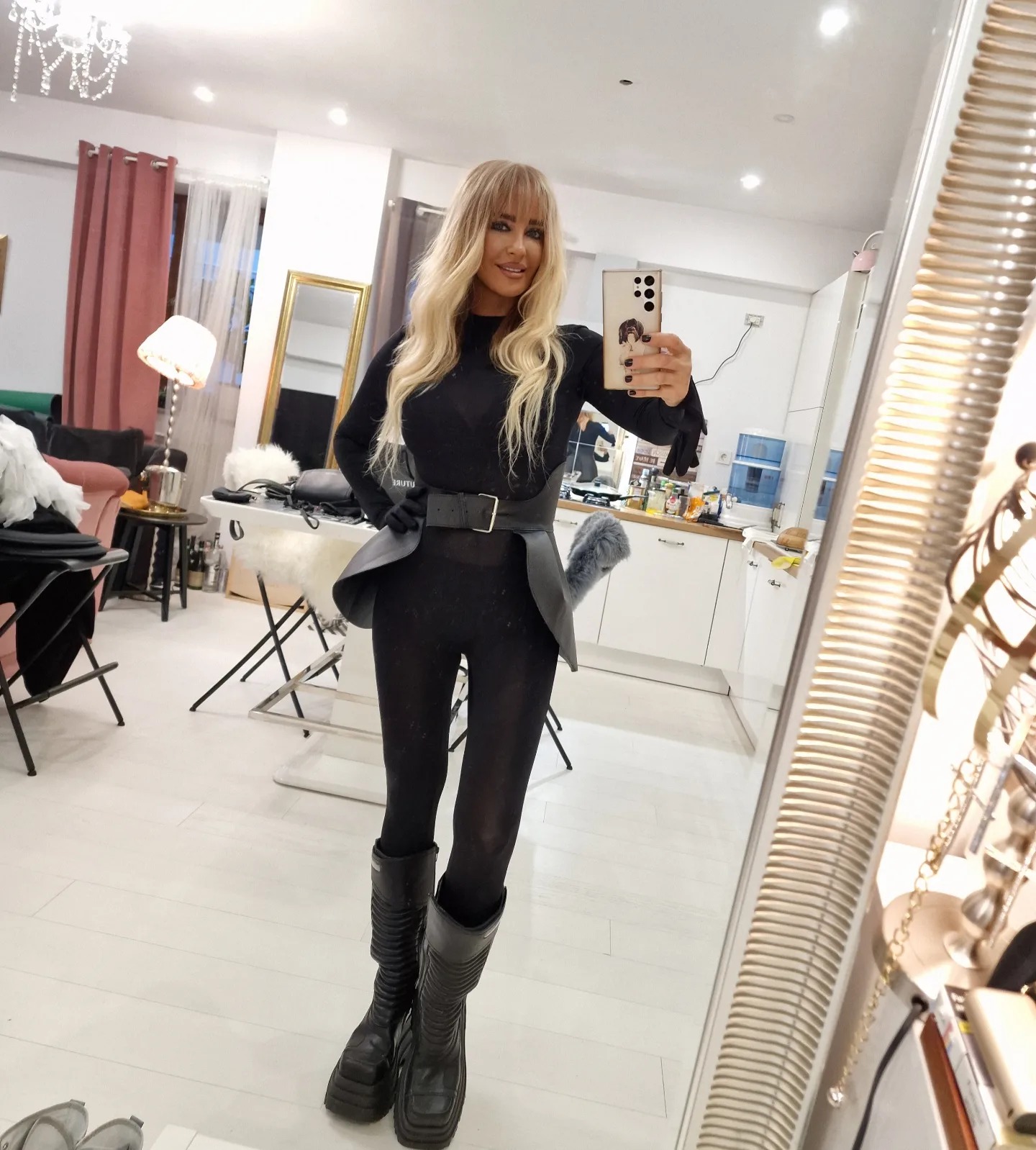 Imagini nemaivazute cu Tania Budi de la 17 ani, cand poza provocator 11