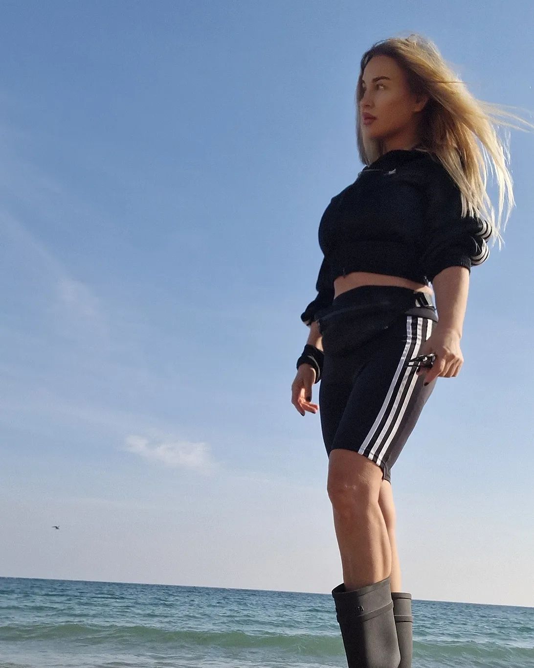 Imagini nemaivazute cu Tania Budi de la 17 ani, cand poza provocator 14