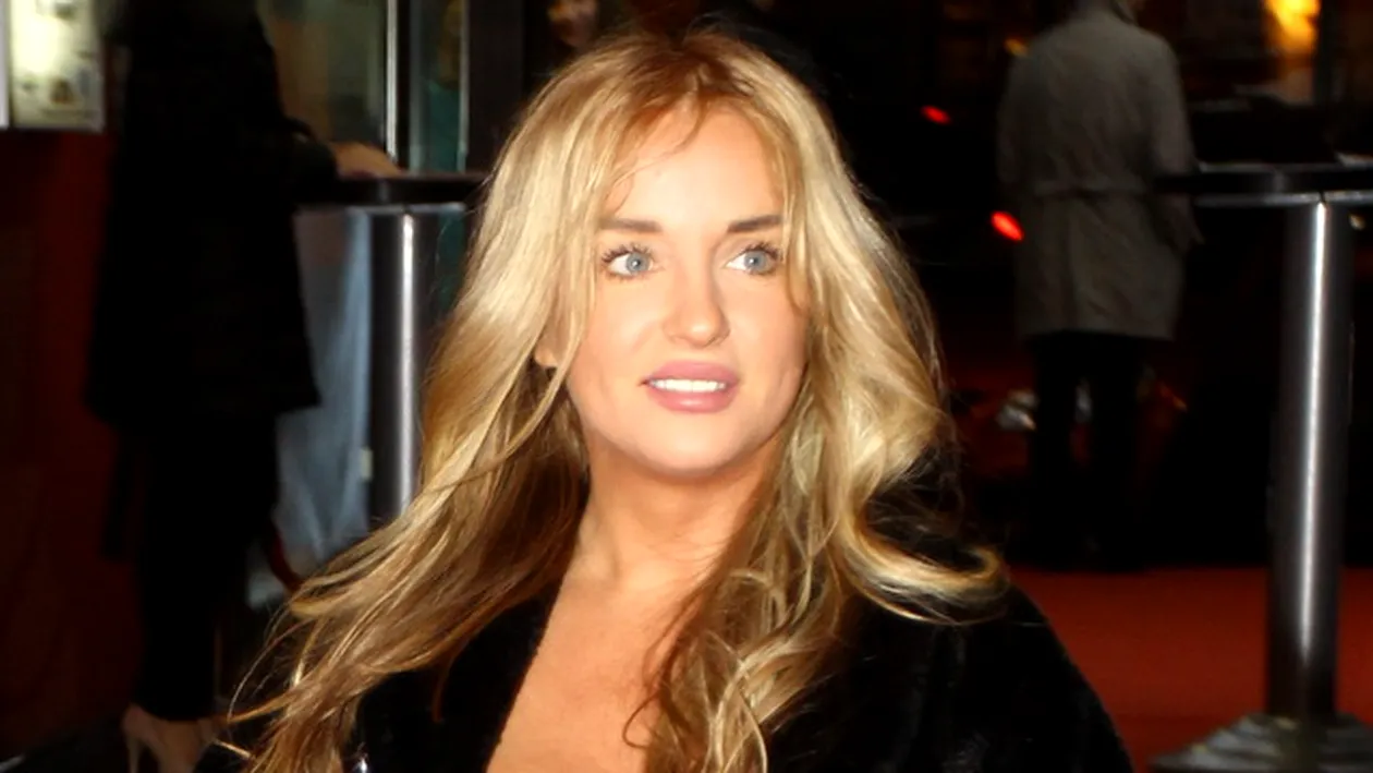 Imagini nemaivazute cu Tania Budi de la 17 ani, cand poza provocator 4